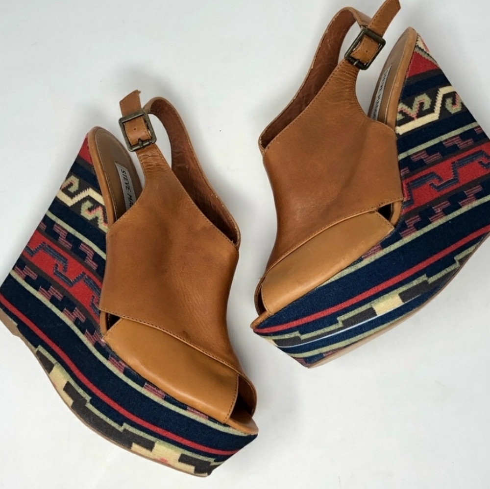 Steve Madden tan peep toe wedge